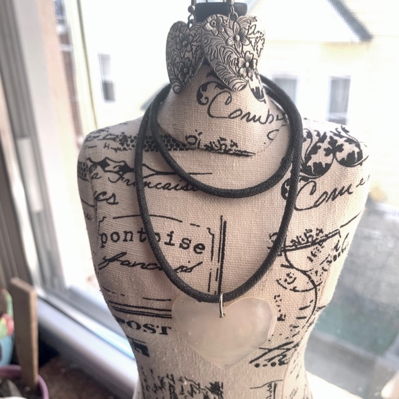 Heart Jewelry - Mother of Pearl Heart & Silver Tone Floral Embossed Heart Dangle - Picture 6 of 8